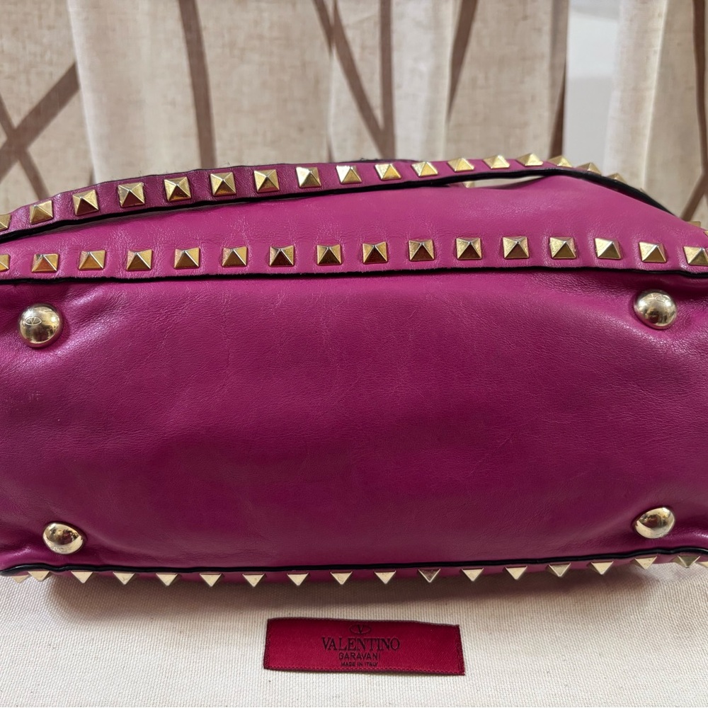 ๐ Valentino Garavani iconic 2 way tote bag๐ - Picture 5 of 14